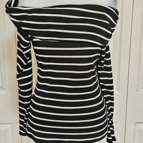 Striped Off-Shoulder Top - Picture 3 of 5